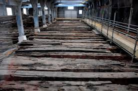 Los tablones del Namur tal y como se encontraron en el taller de carretería del astillero de Chatham